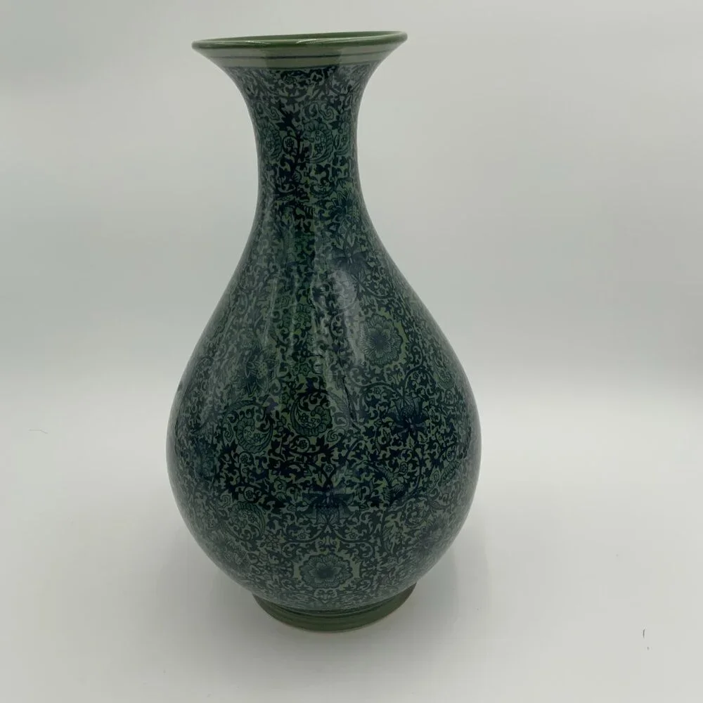Share Jingdezhen Porcelain Green Glaze over Blue & White Floral-Patterned Vase